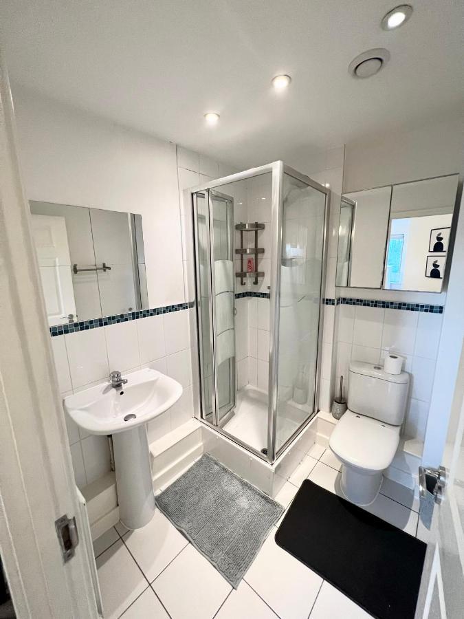 2 Bedroom Apartment Near Olympic Park With Free Parking London Exterior photo